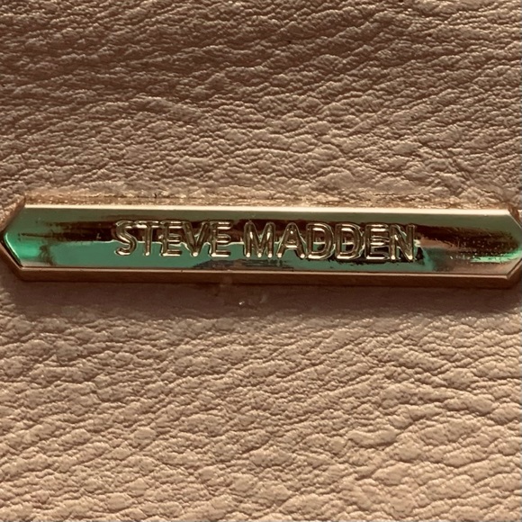 SOLD Steve Madden Crossbody bag - Picture 3 of 9